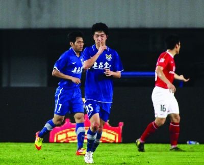 [中超]吴曦造点 路易斯主罚点球扳平比分