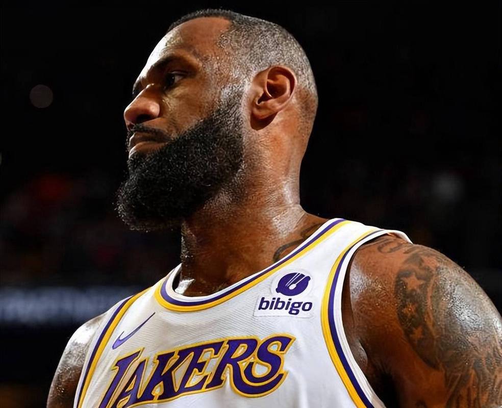 官方：孔蒂当选2025意足球盛典最佳教练，那不勒斯最佳俱乐部