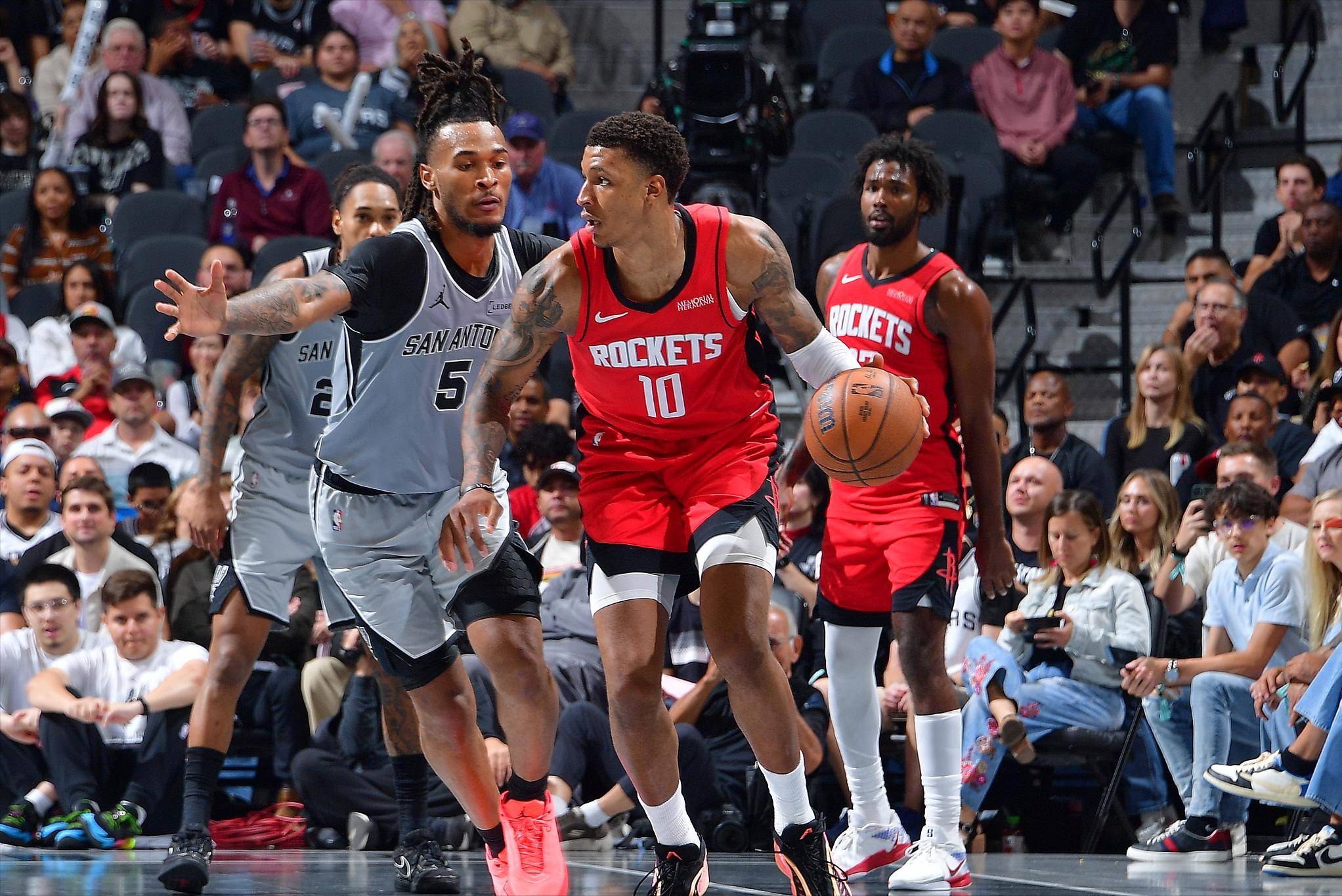 2025 赛季回顾：保罗·斯肯斯以 100 哩以上的速球在季后赛完成了单局三连K