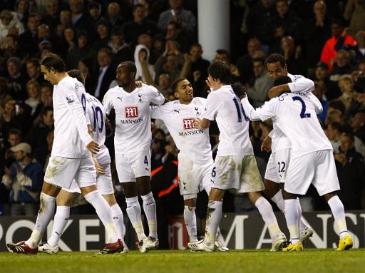 马刺外线防守极其差，说卡斯尔防守好，但是总漏掉三分，遇到好的外线投篮球队，马刺基本上赢不了，除非文班无敌，内线有文班在不用操心，外线还得交易才行。