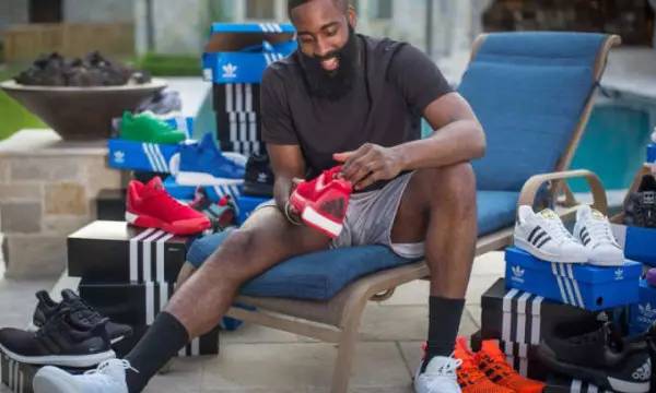 德甲最新积分战报 多特6轮不败稳居第3 差拜仁9分