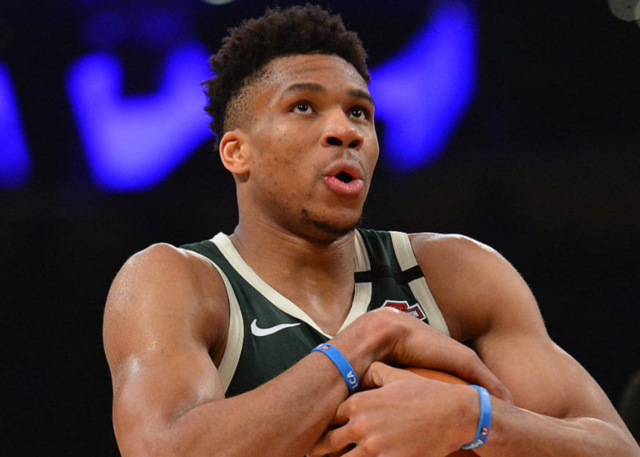 意甲-普利西奇双响拉比奥特世界波 米兰3-2登顶 [意甲AC米兰]