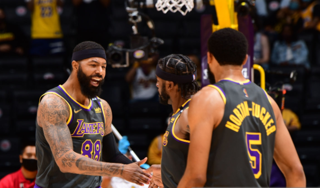 门德斯大胆传球中