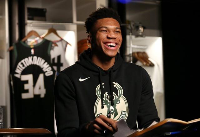 差点进10个！阿森纳欧冠7-1屠杀，一只脚踏入8强：112年老店蒙羞